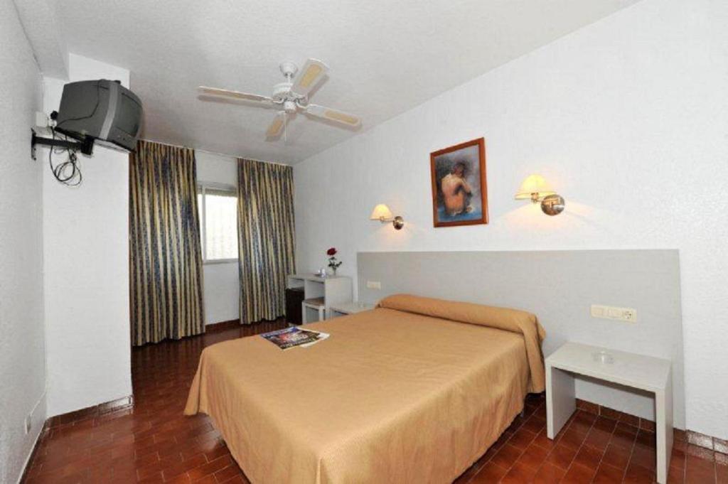 Standard Double or Twin Room,63122773:JPEG