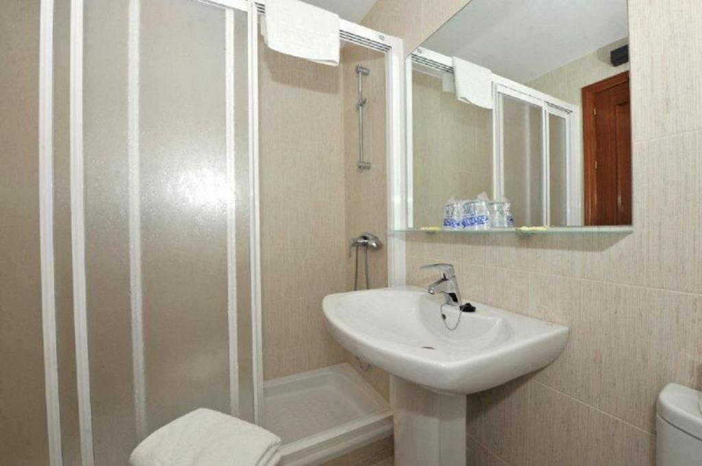 Double or Twin Room Sea View,63122803:JPEG